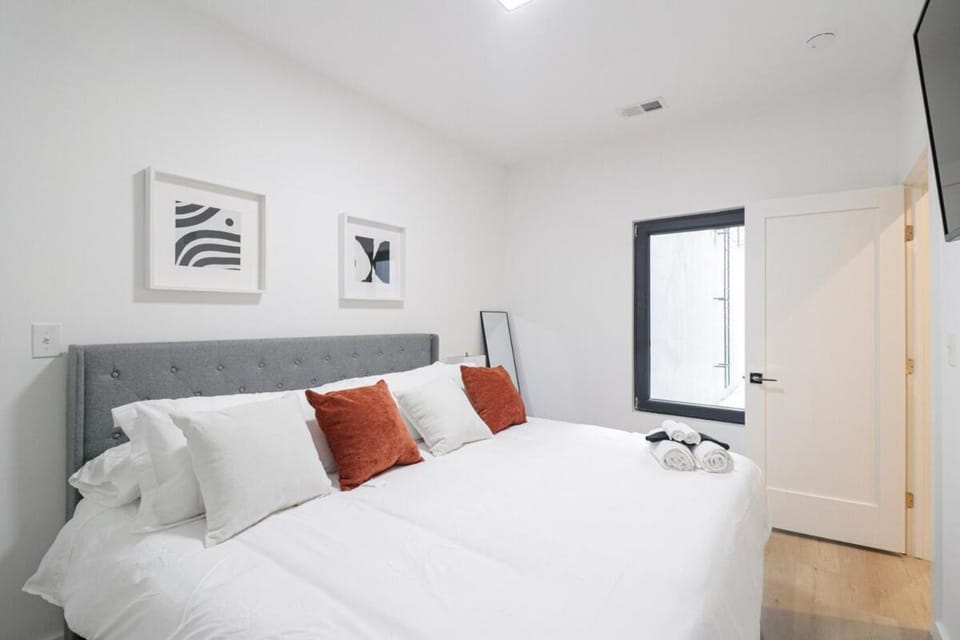 Unit 3 1Bed Room with Queen plus Sofa Bed in the Heart of DC Apartment in District of Columbia