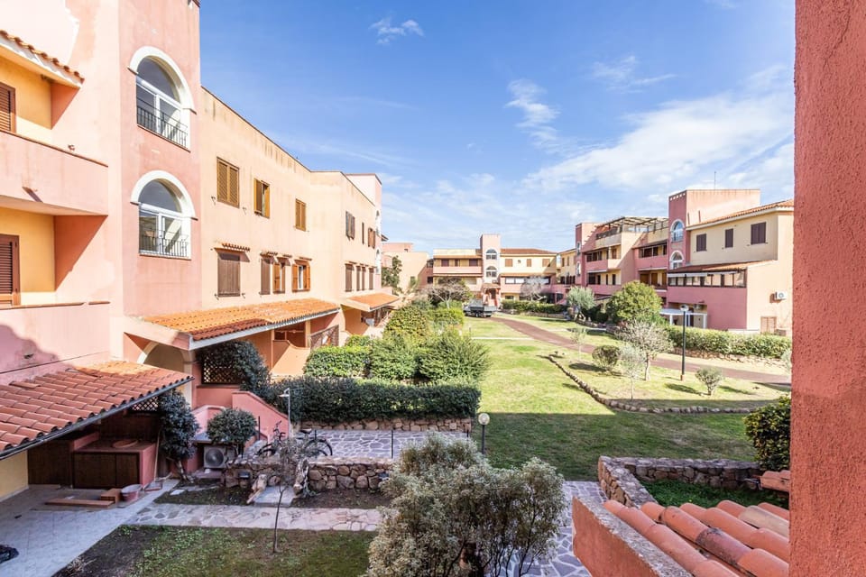 Property building, Neighbourhood, Garden view