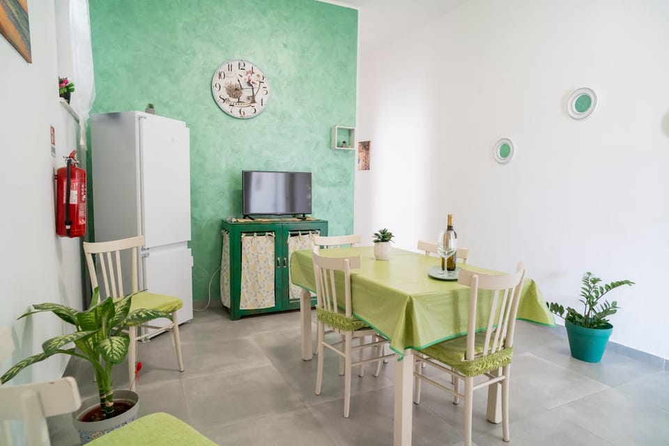 TV and multimedia, Dining area