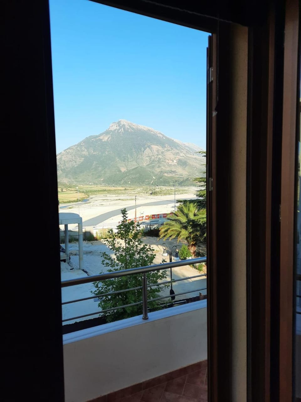 Day, Natural landscape, Balcony/Terrace, Mountain view, River view