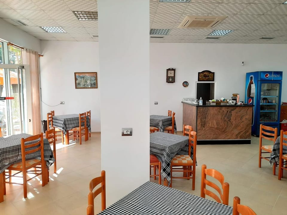 Restaurant/places to eat, Restaurant/places to eat