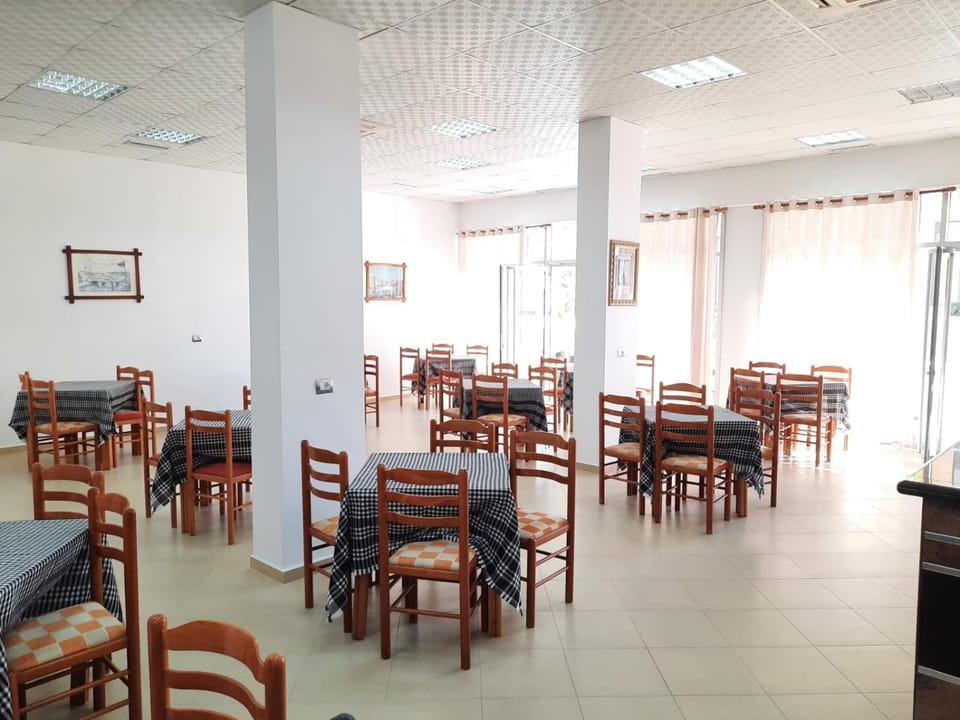 Restaurant/places to eat, Restaurant/places to eat