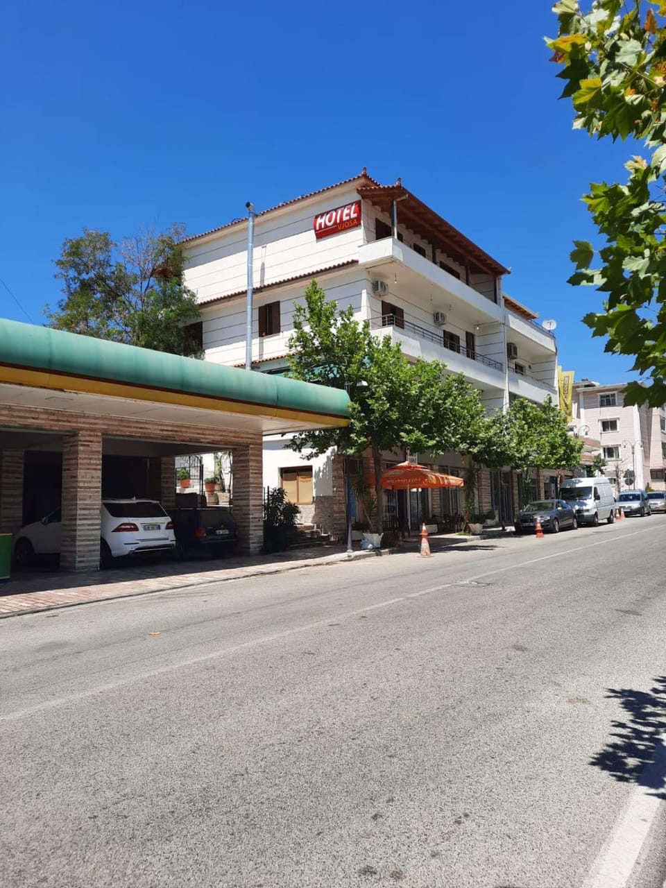 Property building, Street view, Location, Parking