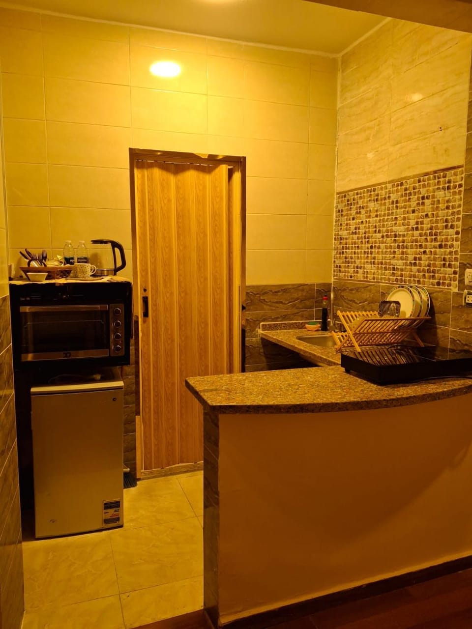 Kitchen or kitchenette, minibar, stove