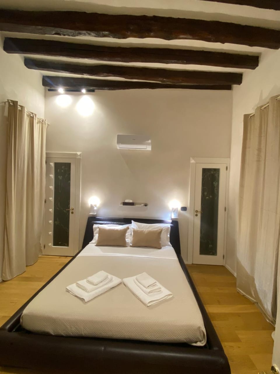 B&B Duca di Maqueda nel pieno centro dell citta' a 5 minuti dalla stazione degli autobus e dei treni Bed and Breakfast in Palermo