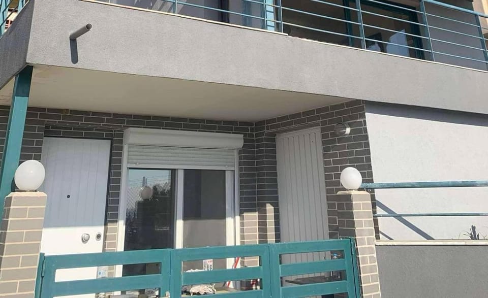 Property building, Balcony/Terrace, Entertainment