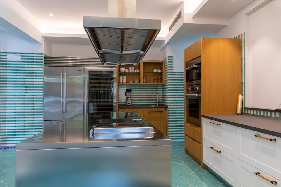 Kitchen or kitchenette, minibar, oven, stove, kitchen