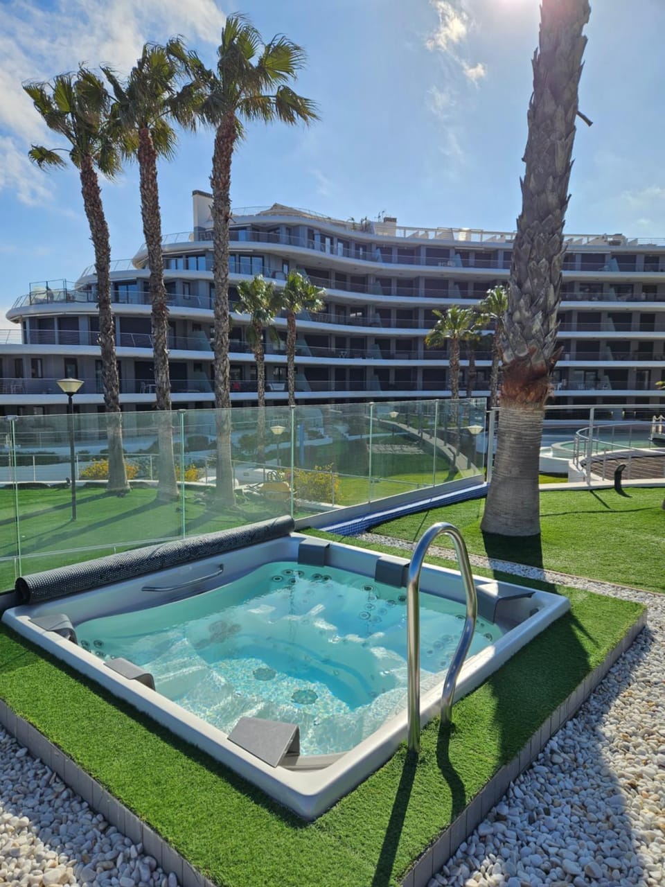 Restaurant/places to eat, Activities, Hot Tub, Sauna, Squash, Steam room, Spa and wellness centre/facilities, Fitness centre/facilities, Tennis court, Sea view, Area and facilities, Swimming pool, Sports, internet, sunbed, towels