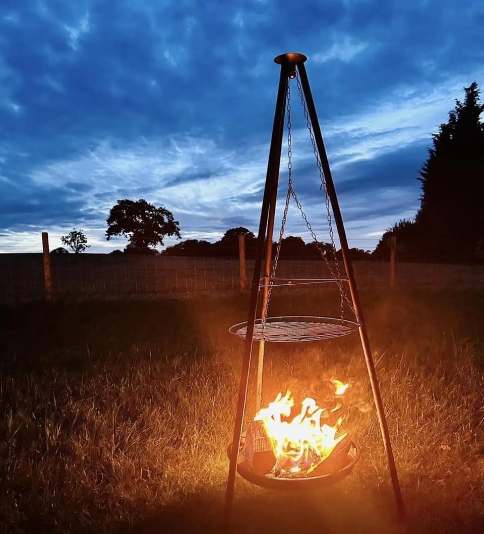 The Skoolie at Field of Dreams Apartment in South Derbyshire District