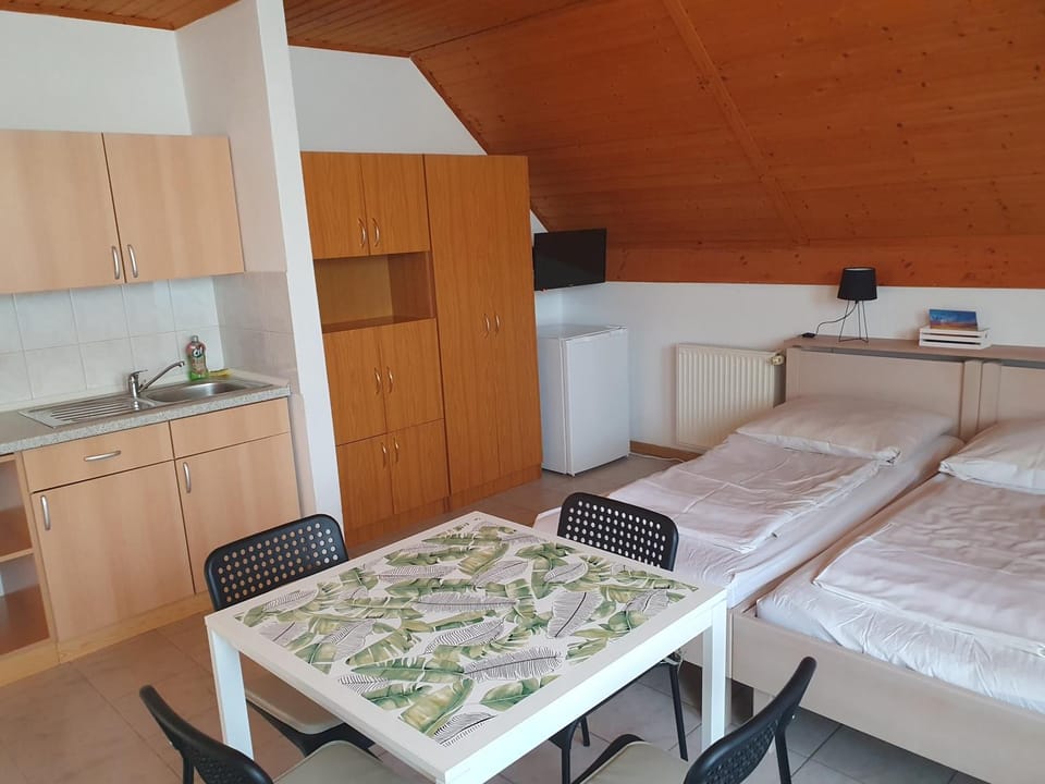 Főnix Üdülőház Zamárdi Bed and Breakfast in Hungary
