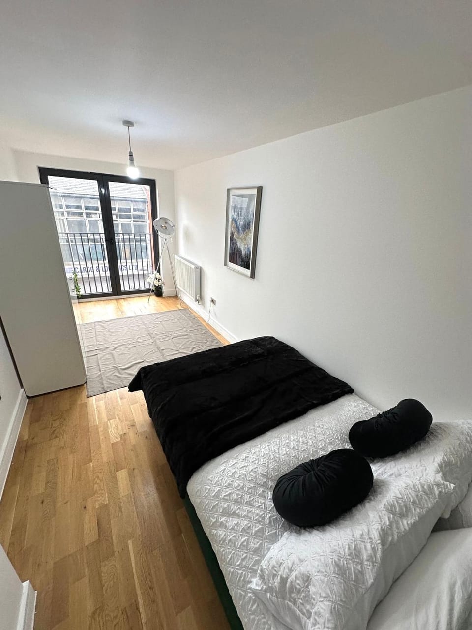 Elegant Spacious Modern 2 Bedroom Apartment - Whitechapel - 5mins to Aldgate Station Apartment in London