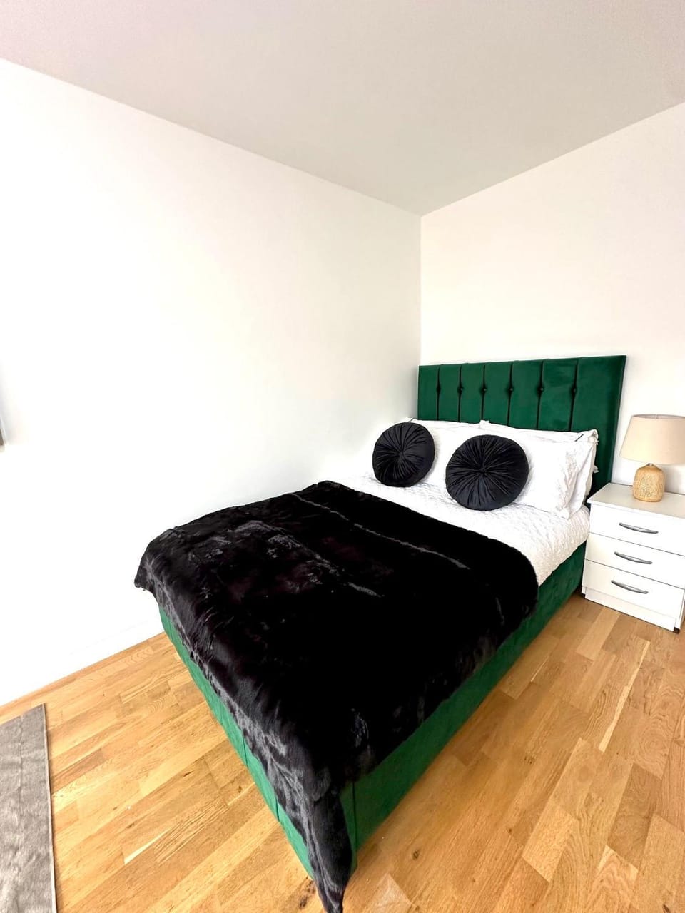 Elegant Spacious Modern 2 Bedroom Apartment - Whitechapel - 5mins to Aldgate Station Apartment in London