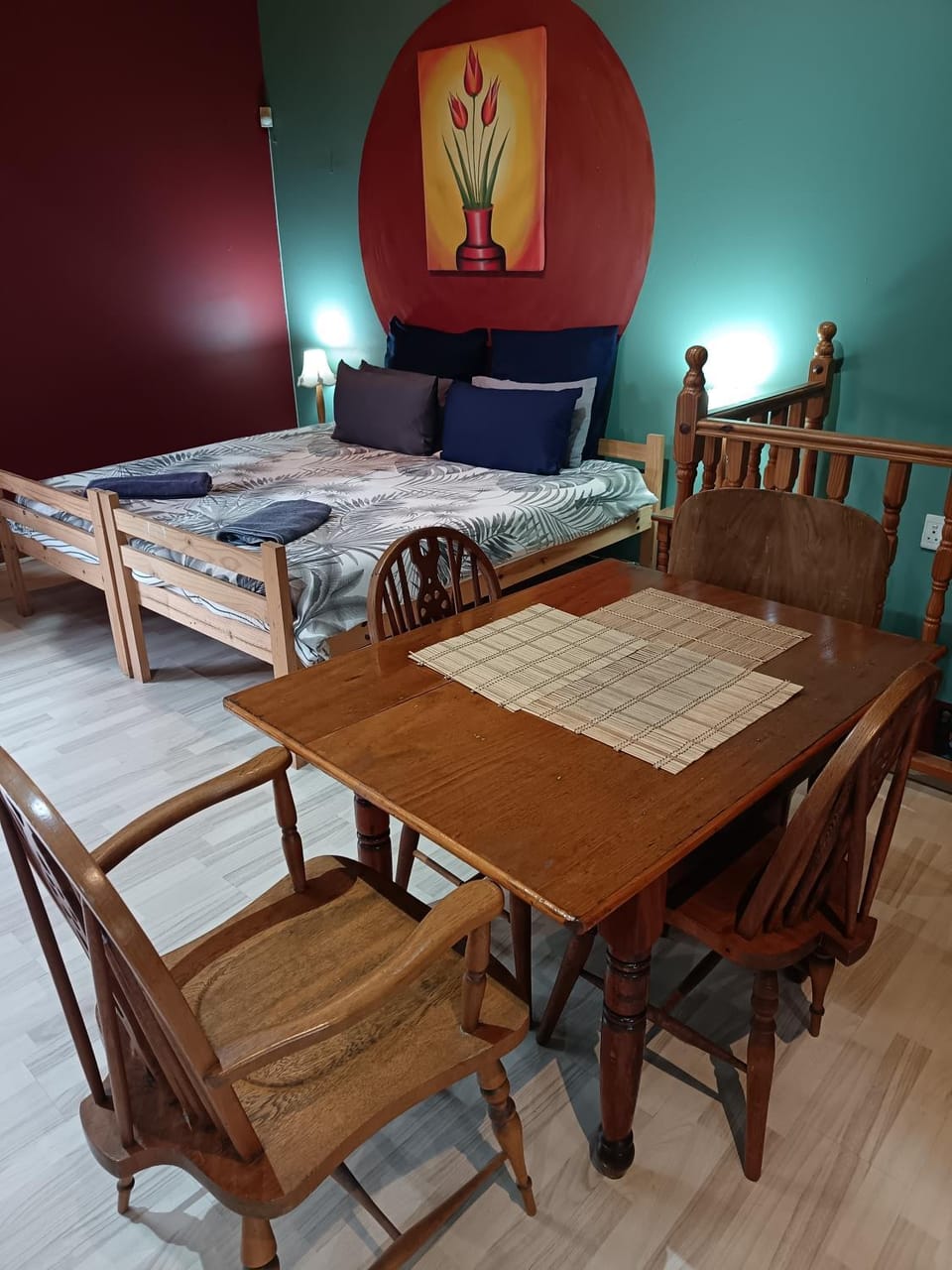 Bed, Seating area