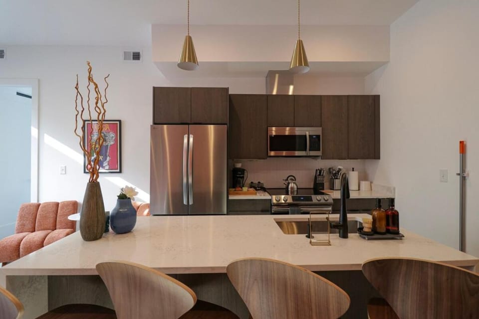 Unit 7 Spacious 3 Bedroom Plus Sofa Bed Sleeps 10 Apartment in District of Columbia