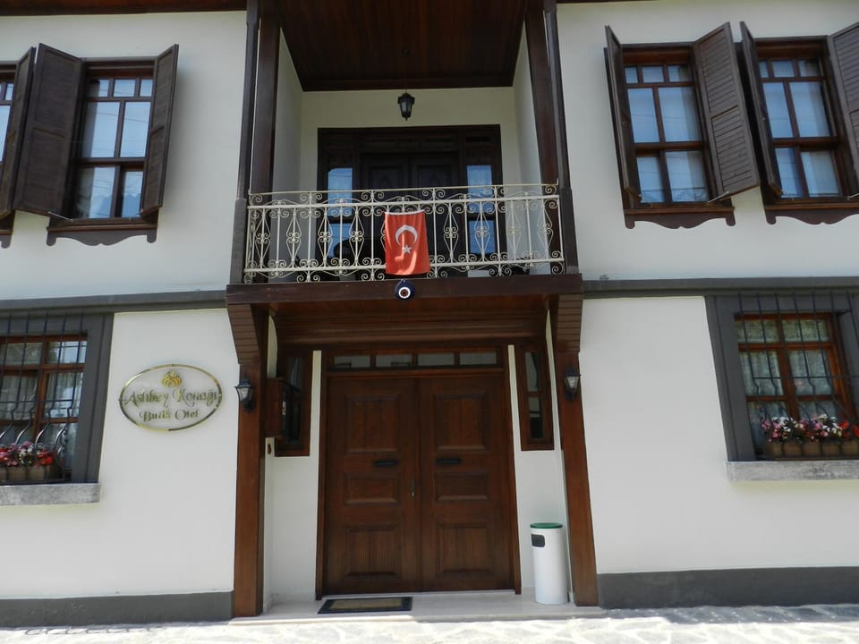 Facade/entrance