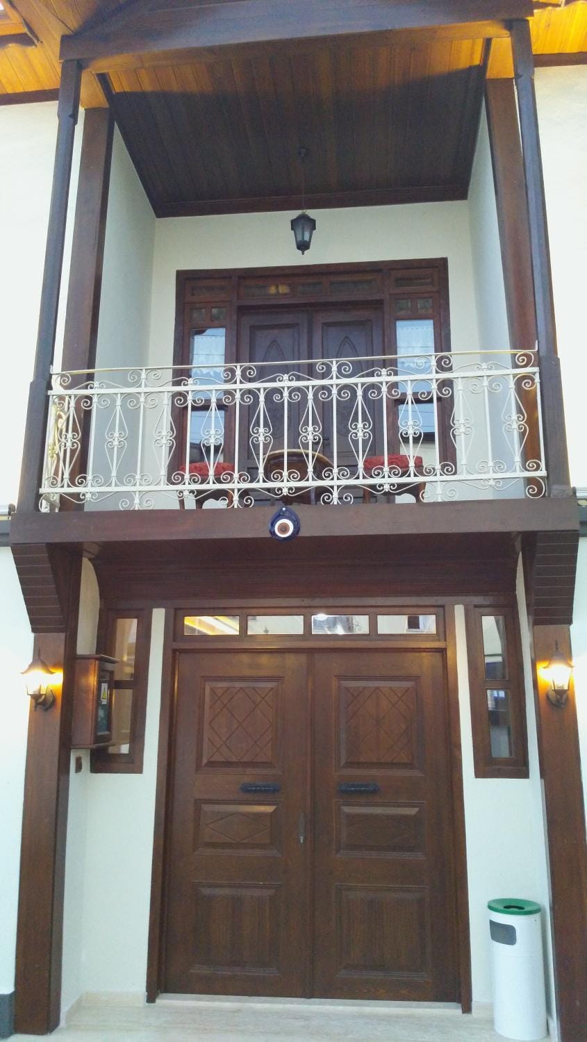 Facade/entrance