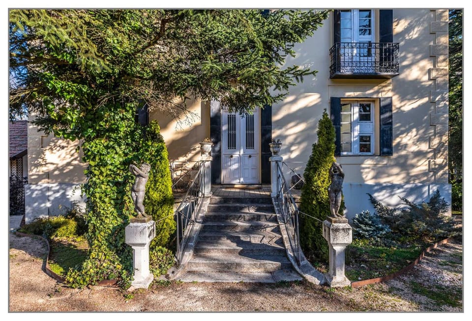 Property building, Facade/entrance