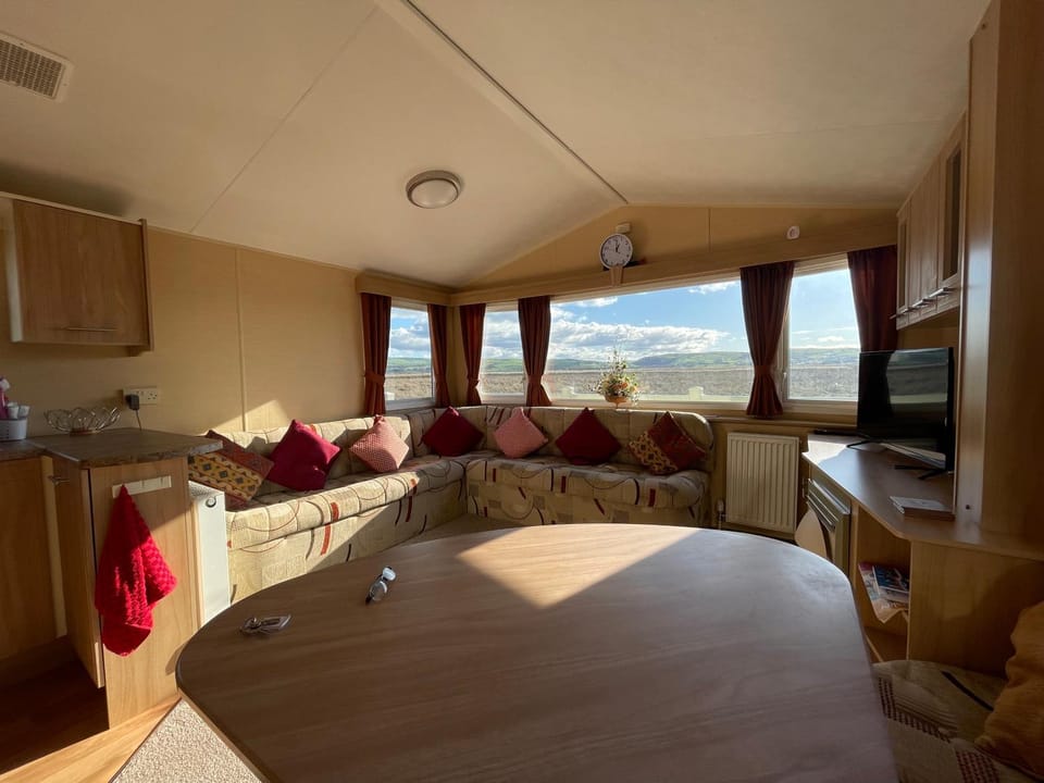 Living room, Photo of the whole room, Dining area