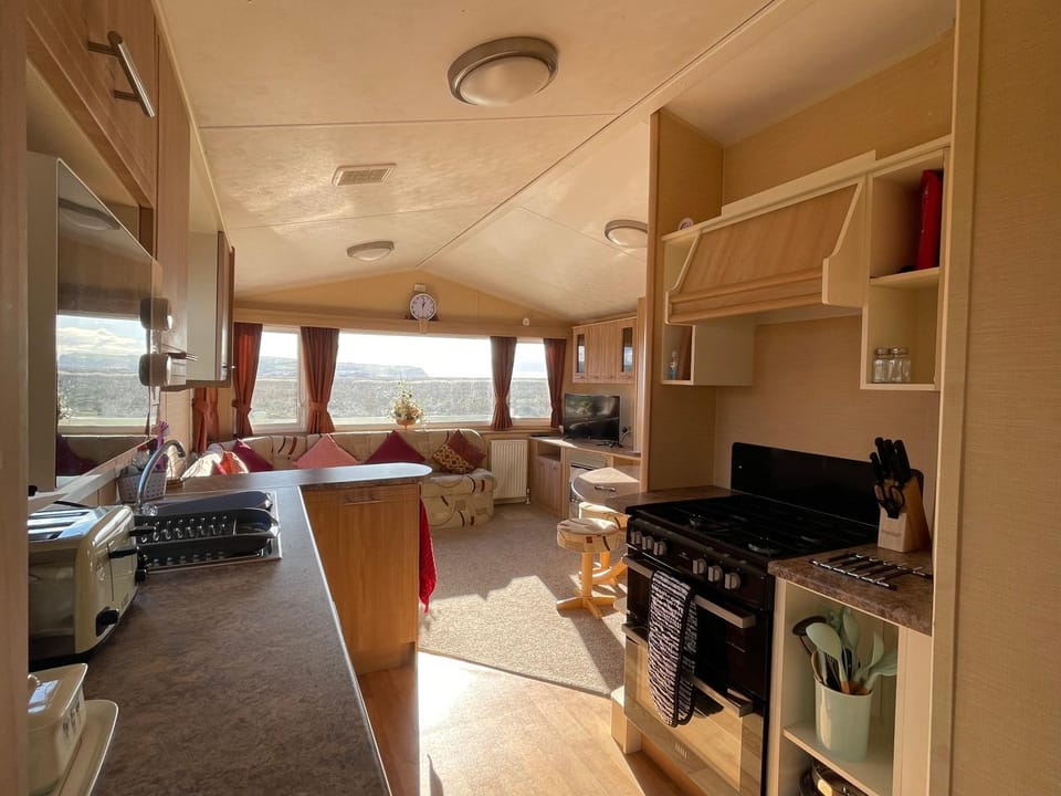 Kitchen or kitchenette, oven