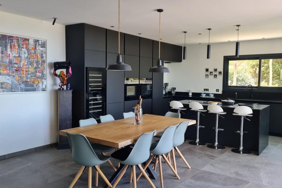 New quiet upscale air-conditioned villa T2 with heated pool & sea view Villa in Corsica