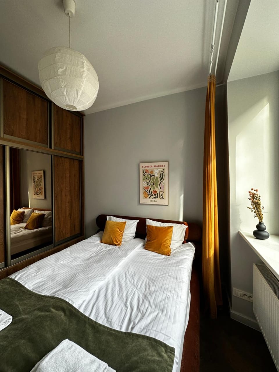 Bed, Bedroom, towels, wardrobe