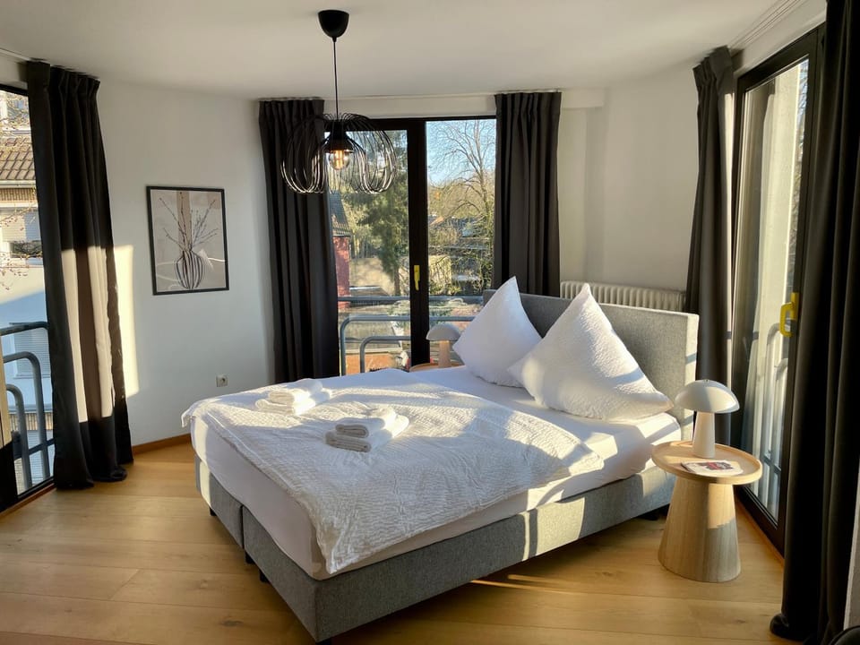 Bed, Photo of the whole room, Bedroom, towels