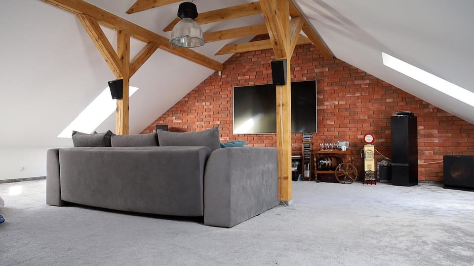 TV and multimedia, Living room, Seating area, Evening entertainment