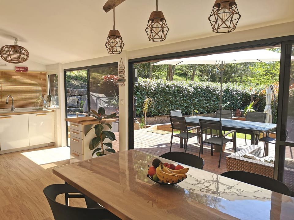 Patio, Kitchen or kitchenette, Dining area, Garden view