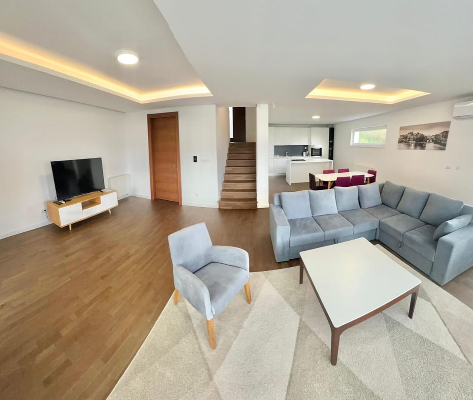 Communal lounge/ TV room, TV and multimedia, Living room, Seating area