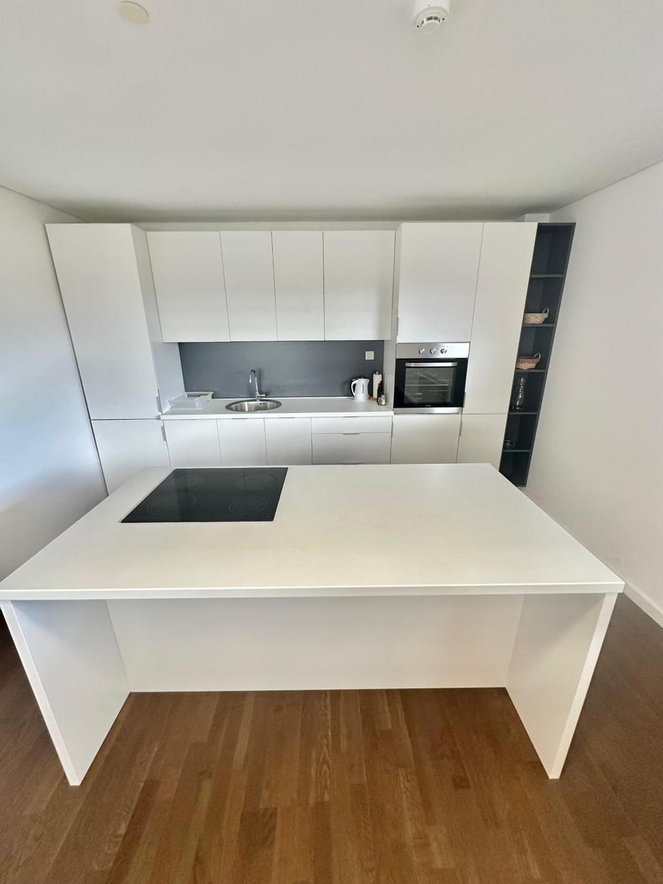 Kitchen or kitchenette, minibar, stove