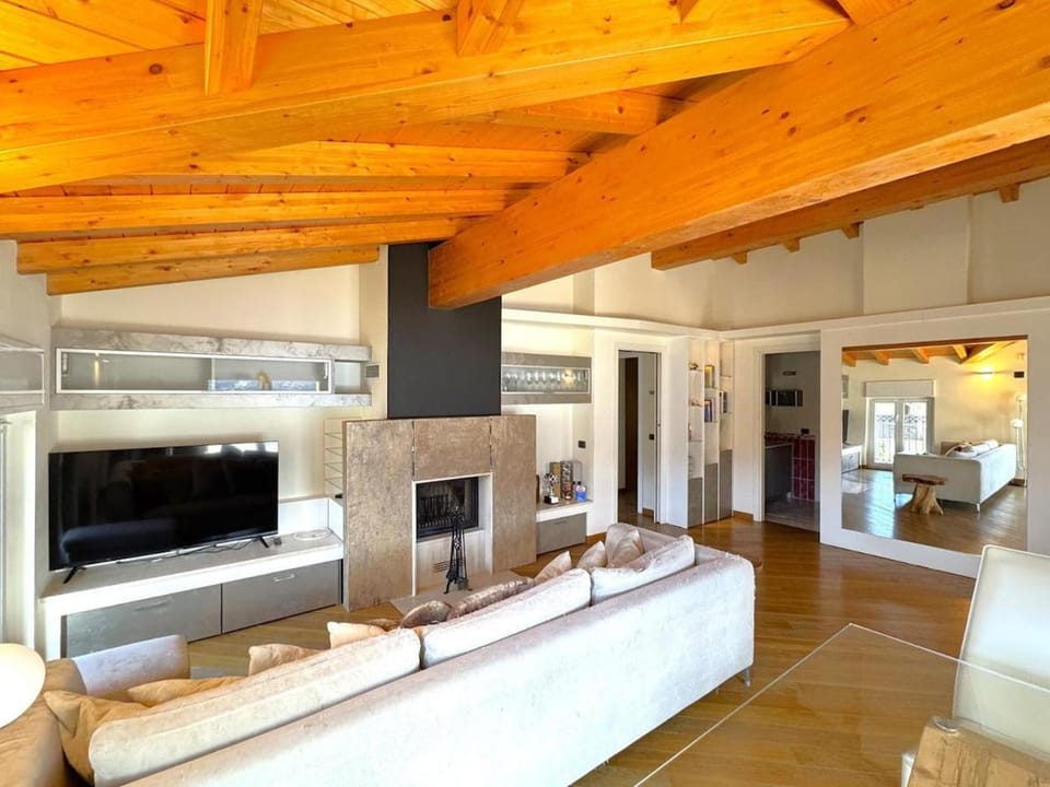 Ca Del Senior - Pool & Lake View Apartment in Tremezzo