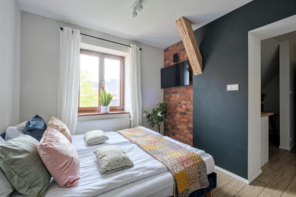 Bed, TV and multimedia, Photo of the whole room