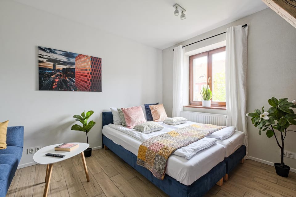 Bed, Living room, Photo of the whole room, Seating area