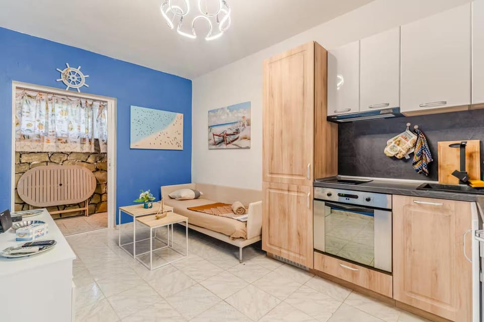 Kitchen or kitchenette, Living room, Seating area, Dining area, minibar, pet friendly, stove