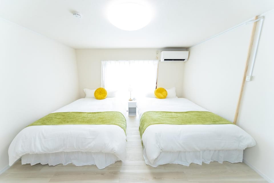 Bed, Photo of the whole room, air conditioner