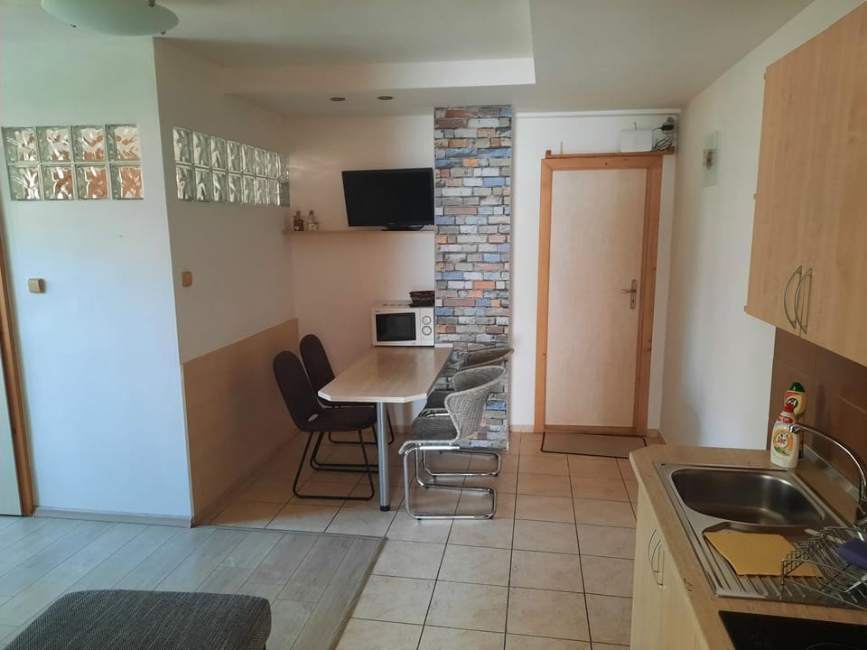 TV and multimedia, Kitchen or kitchenette, Dining area, minibar