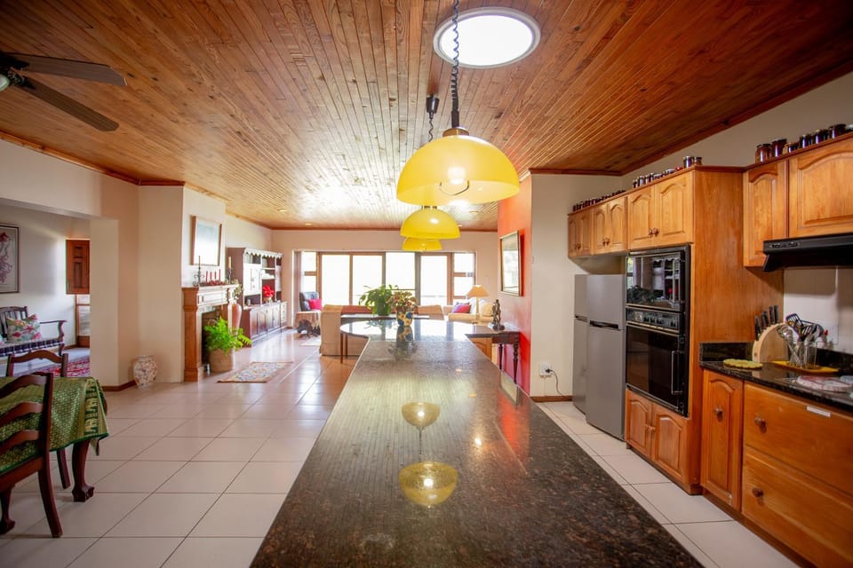 Kitchen or kitchenette, Dining area, dishwasher, oven, stove