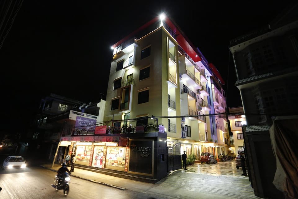 Facade/entrance, Night, Street view