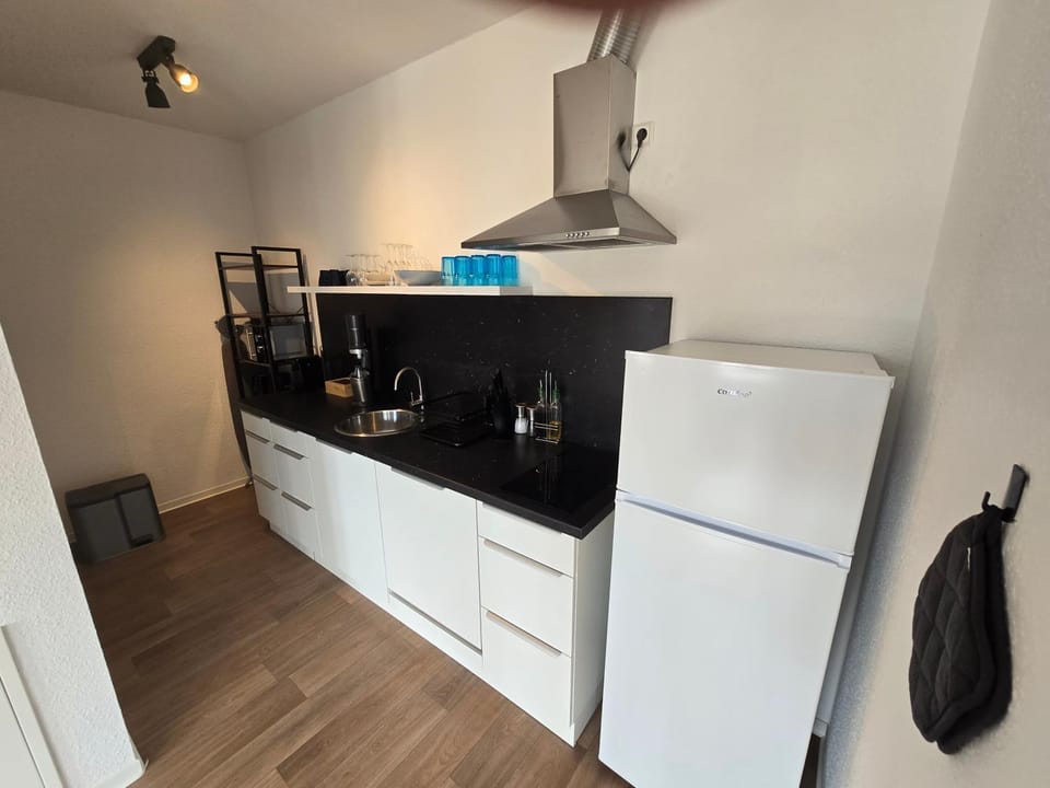 Coffee/tea facilities, Kitchen or kitchenette, dishwasher, microwave, toaster