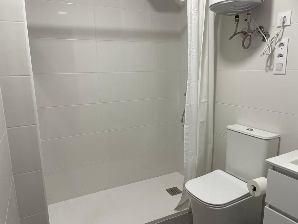 Shower, Toilet, Bathroom, towels