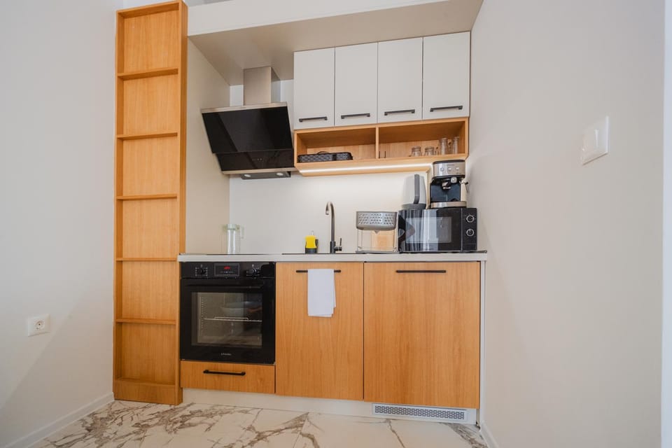 Coffee/tea facilities, Kitchen or kitchenette, dishwasher, microwave, minibar, oven, stove
