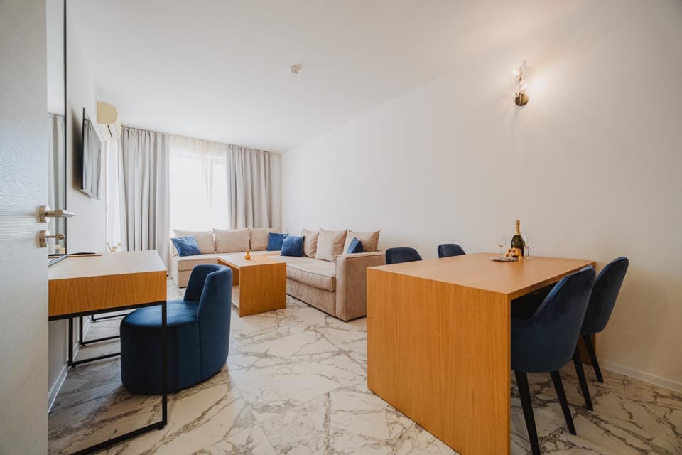 Living room, Seating area, Dining area