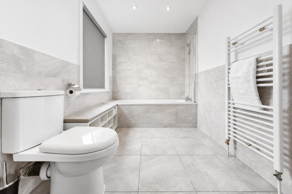 Shower, Toilet, Bathroom, Bath
