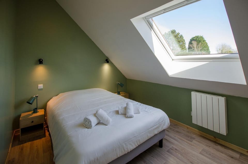 Bed, Bedroom