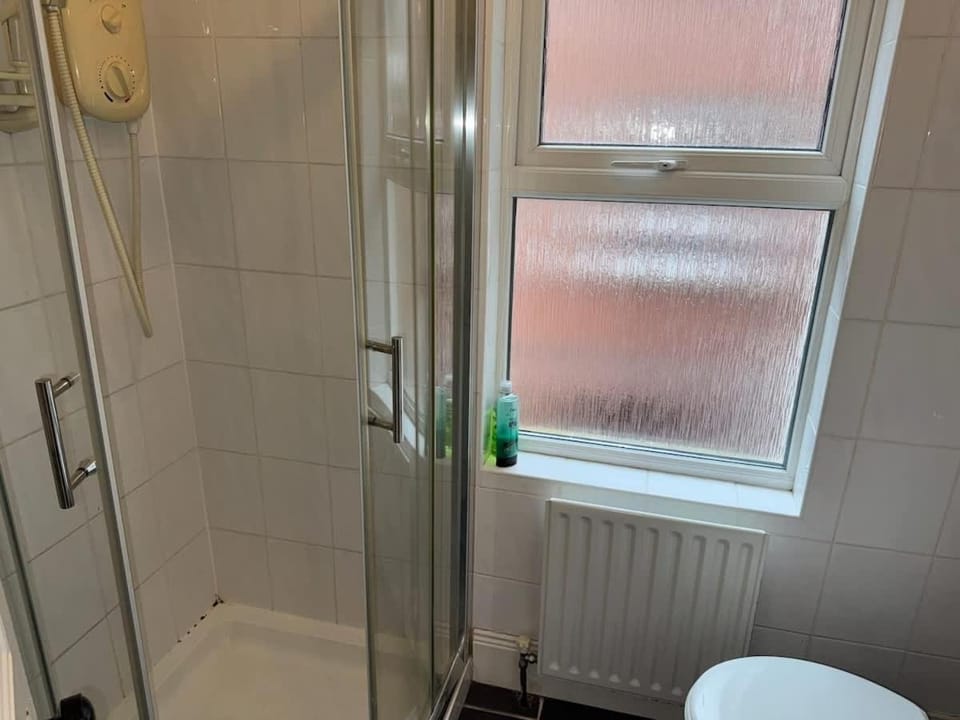 Spacious Central 4 Bedroom House with fast WiFi House in Belfast
