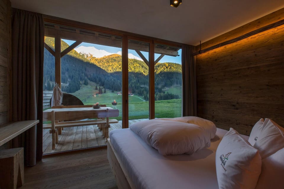 Bed, Natural landscape, View (from property/room), Photo of the whole room, Bedroom, Mountain view