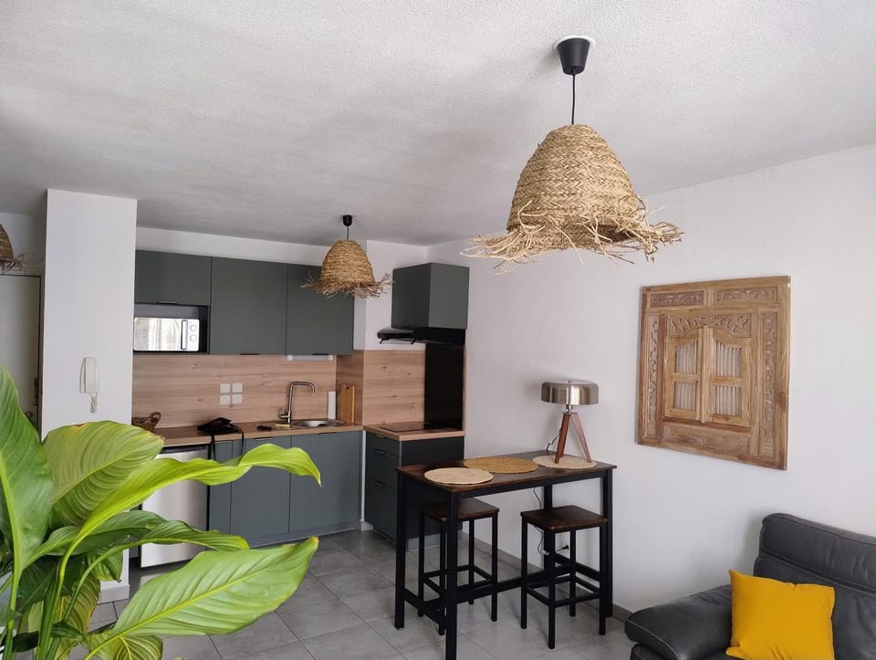 Kitchen or kitchenette, Dining area, pet friendly
