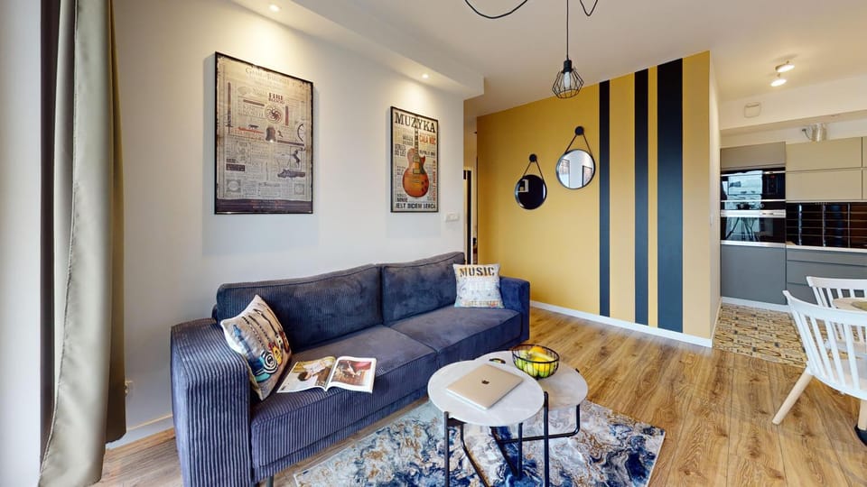 Food and drinks, Seating area, Dining area