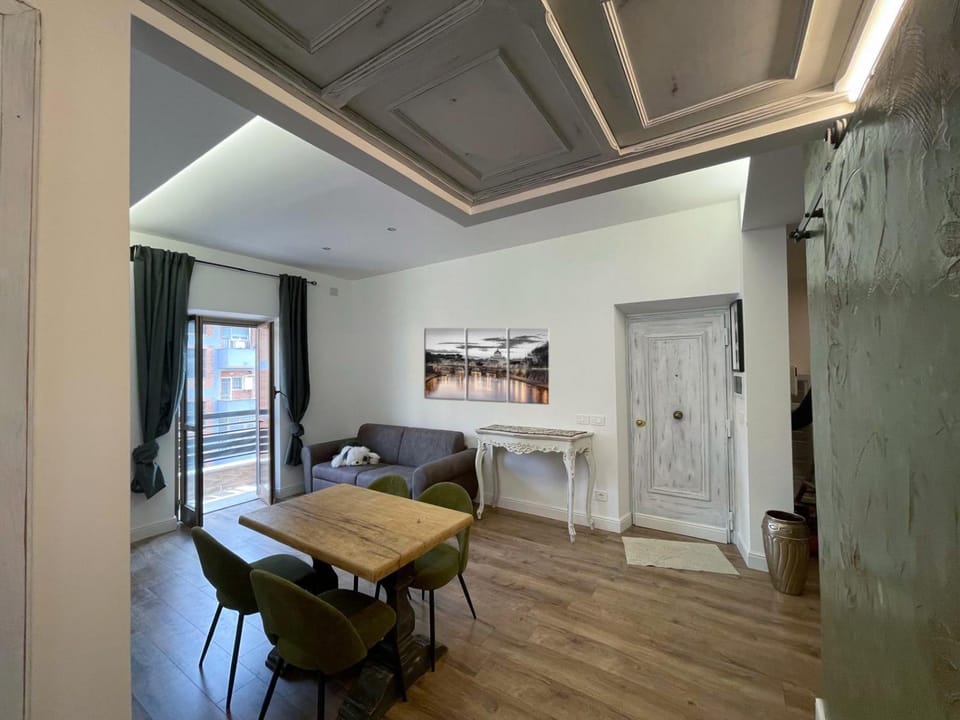 Living room, Photo of the whole room, Dining area