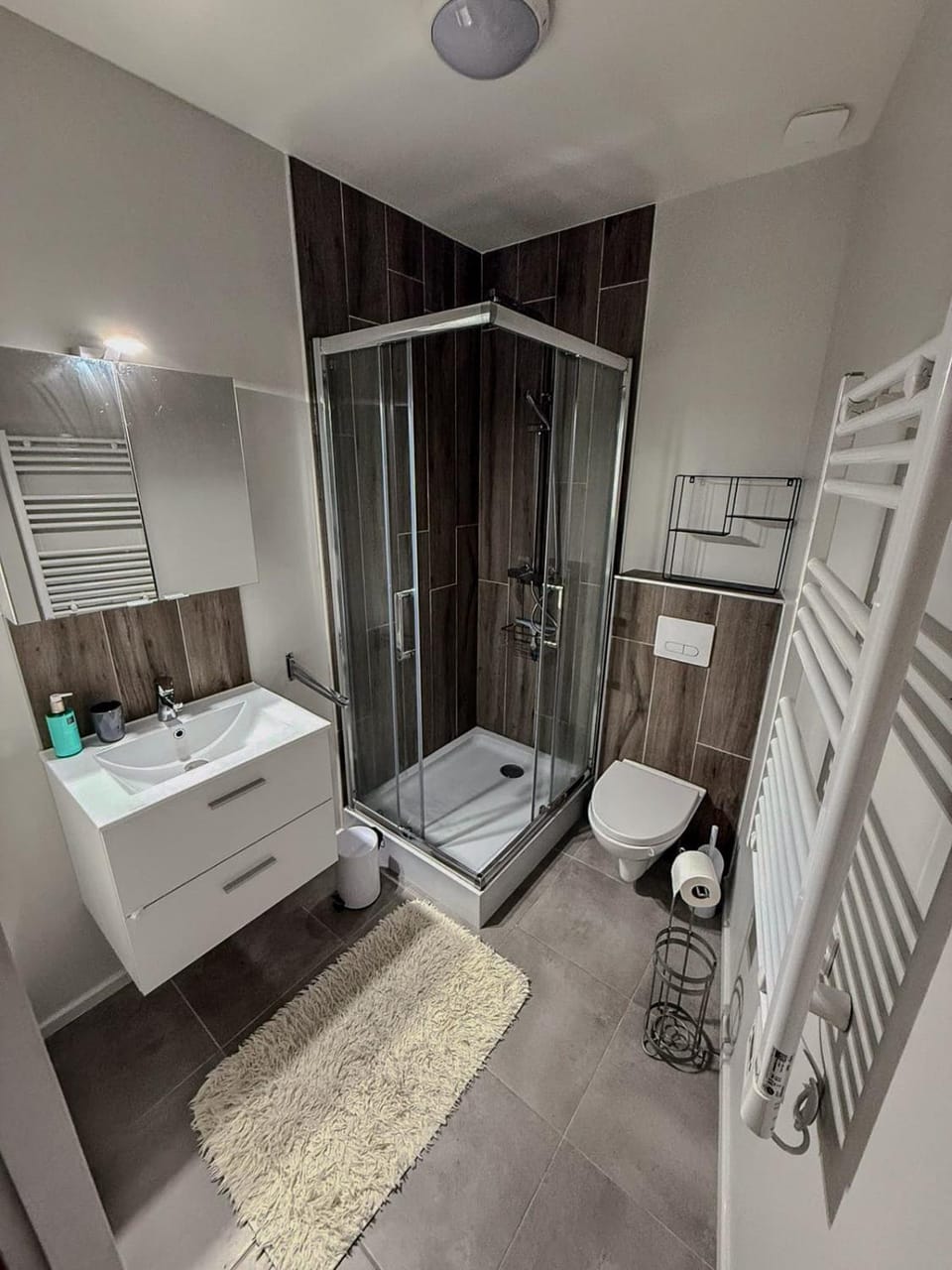 Shower, Toilet, Bathroom